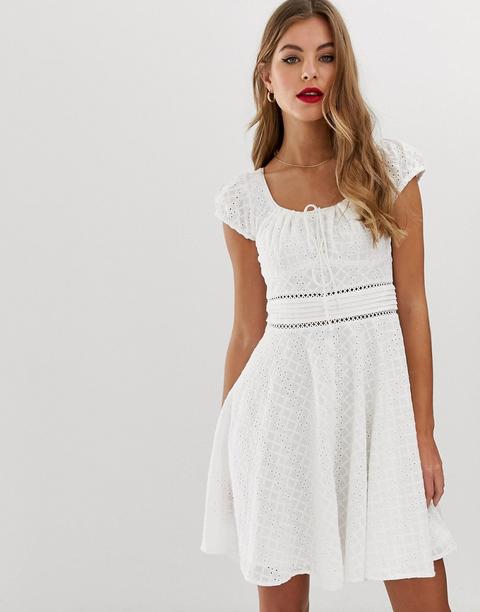 robe longue blanche broderie anglaise