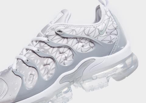 white mens vapormax plus