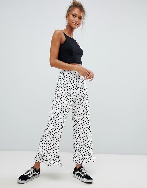 Pantalones Con Bajo Acampanado Con Volante Y Estampado De Lunares De Asos Design