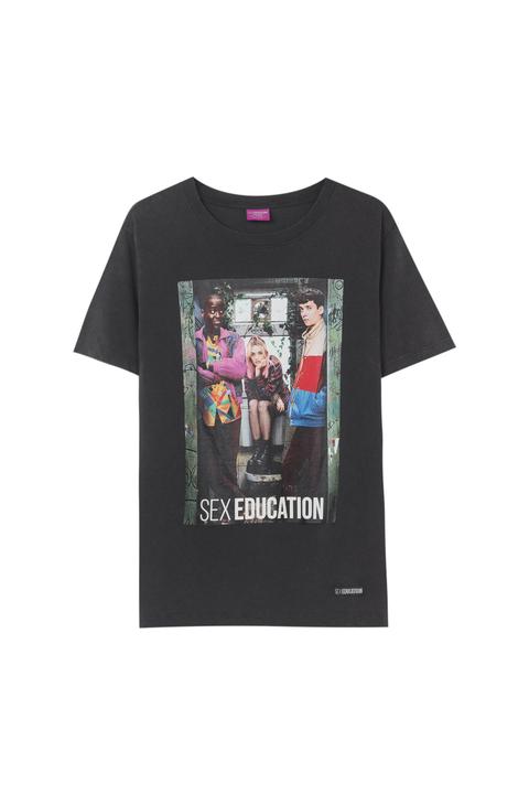 Camiseta Sex Education X Pull&amp;bear Negra Cartel