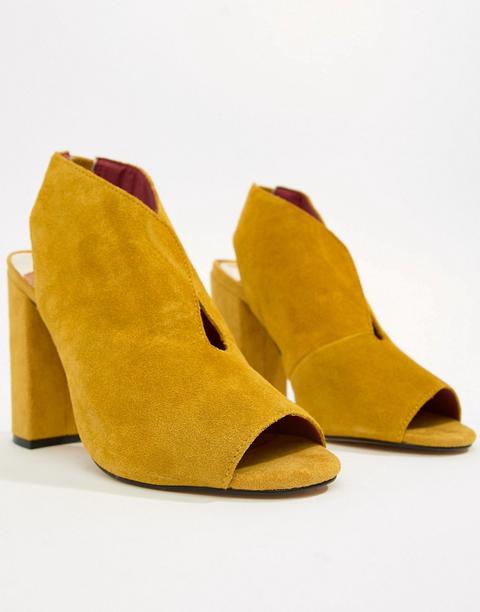Tacones De Ante Con Corte En V En Amarillo De River Island