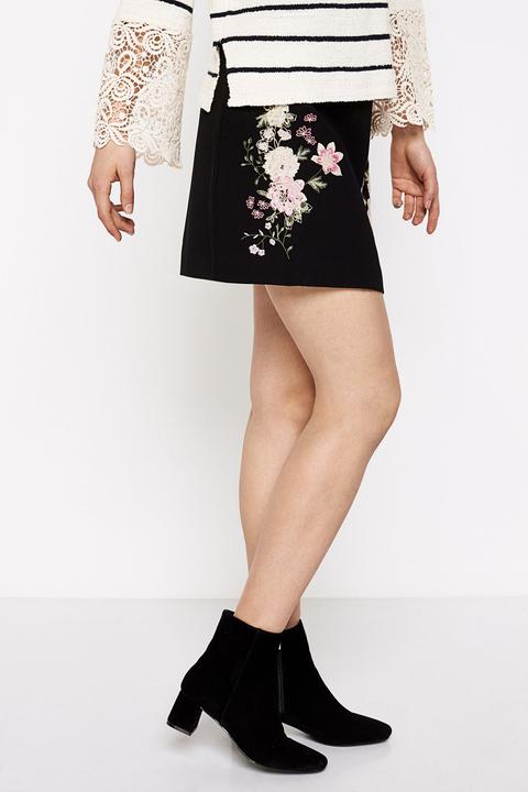 Falda Flores Bordadas