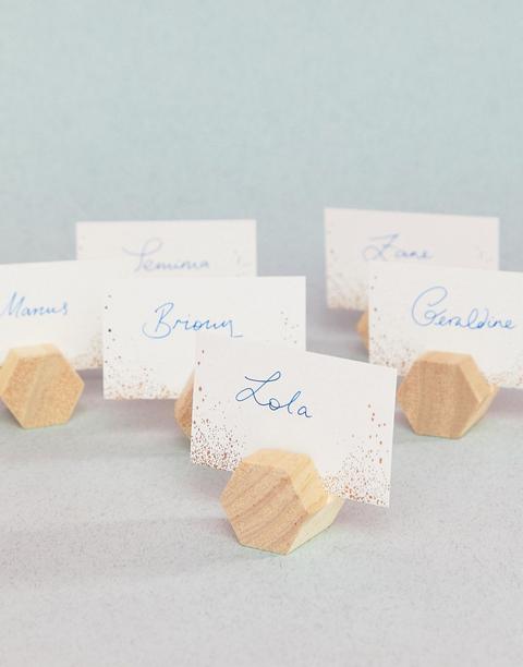 Tarjetas Para Nombres Y Marcadores Para Bodas De Typo