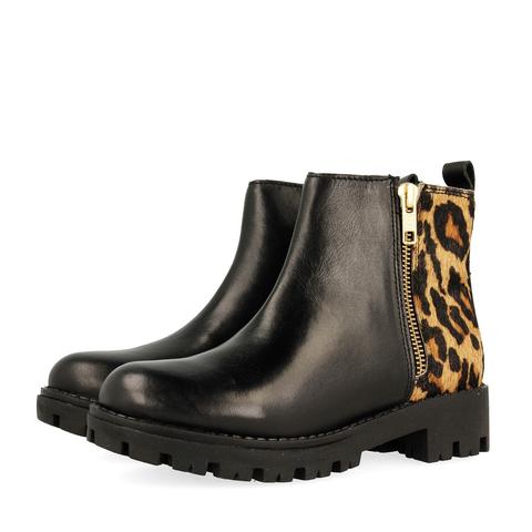 Botines De Piel Negra Con Detalle De Leopardo En El Talón Para Niña 41648