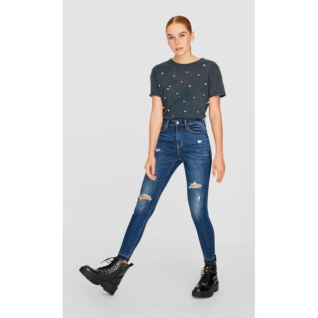 Jeans A Vita Alta Con Strappi Jeans Medio from Stradivarius on 21 Buttons