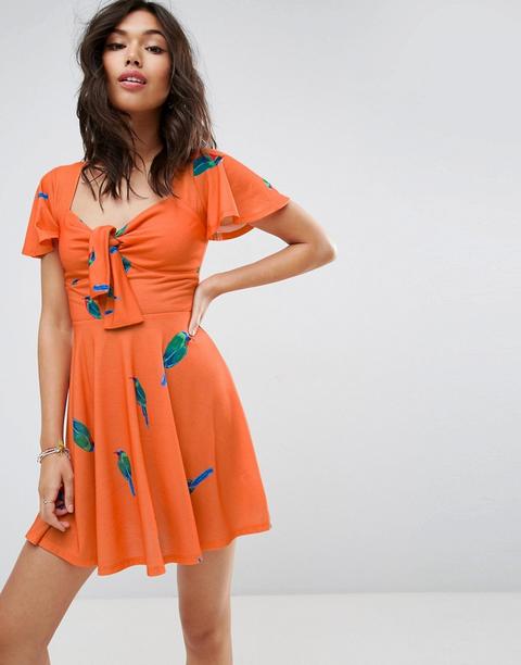 Minivestido Skater Con Estampado De Loros Y Lazo En La Parte Delantera De Asos