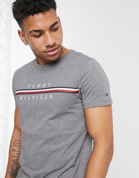 Camiseta Gris Oscuro Con Logo Icónico De Rayas Y Diseño Dividido Corp De Tommy Hilfiger