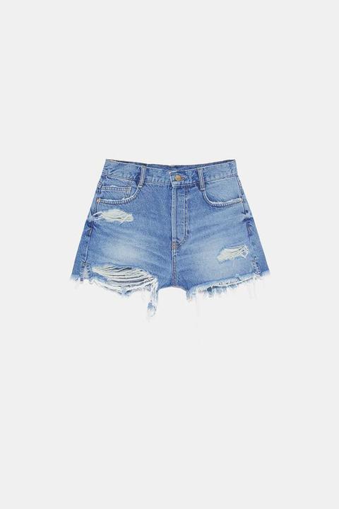 Short Denim Com Rasgos