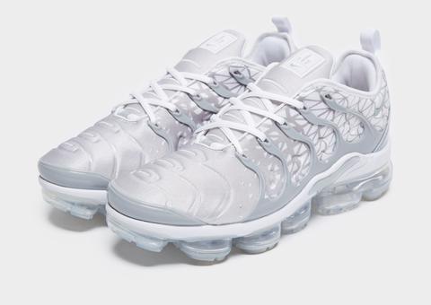white vapormax jd