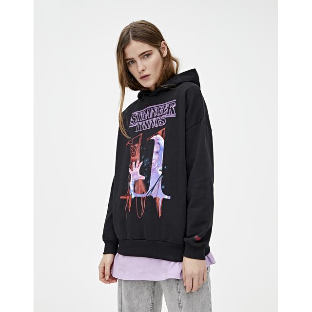 reference correct passenger Sudadera Stranger Things 3 Once from Pull and Bear on 21 Buttons