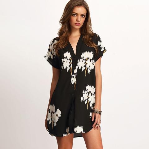 Abito Nero A Fiori Con Scollo A V from SheIn on 21 Buttons