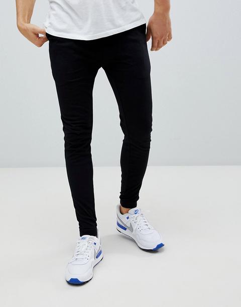 nike air max blancas y azules, joggers ajustados grises con nike air max blancas y azules, joggers ajustados grises con