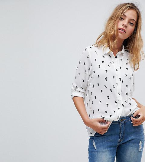 Blusa Con Estampado De Corazones Monocromático De Asos Petite