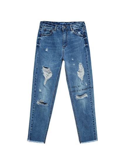 Jeans Mom Fit Rotos Y Texto