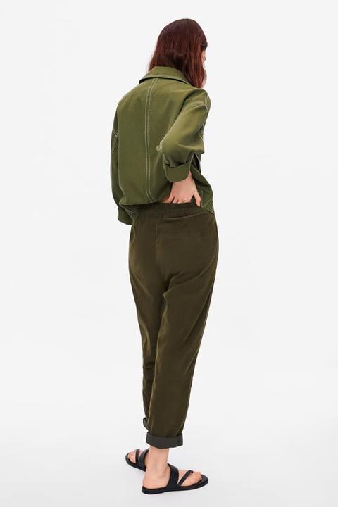 Pantaloni Baggy In Velluto A Costine di Zara su 21 Buttons