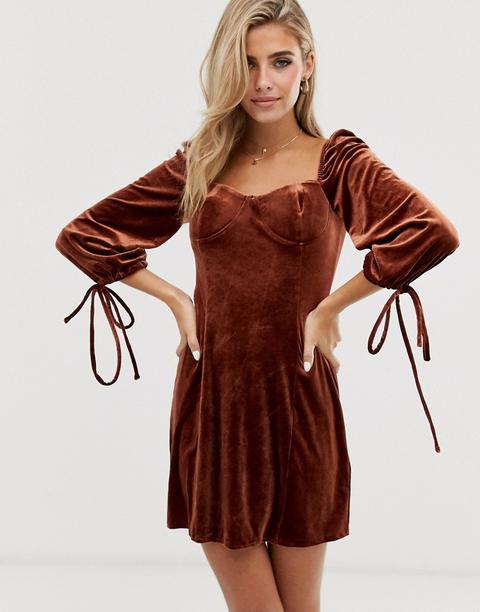 Glamorous - Vestito Strutturato In Velluto Con Allacciatura Sulle Maniche -  Marrone from ASOS on 21 Buttons