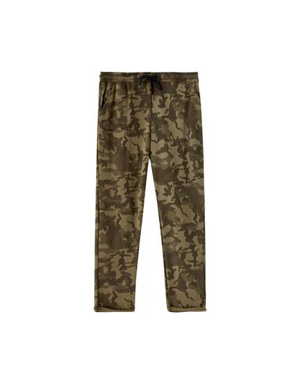 Pantalón Jogging Camuflaje Vuelta En Bajo