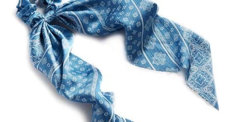 Chouchou Bleu À Nouer Avec Motifs