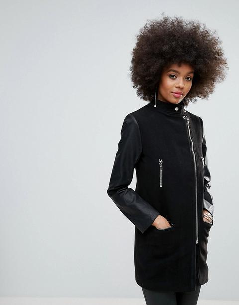 Chaqueta Biker Negra Sin Cuello Y Con Mangas De Efecto Cuero De Missguided
