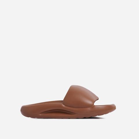 Supergirl Flat Slider Sandal In Brown Rubber, Brown