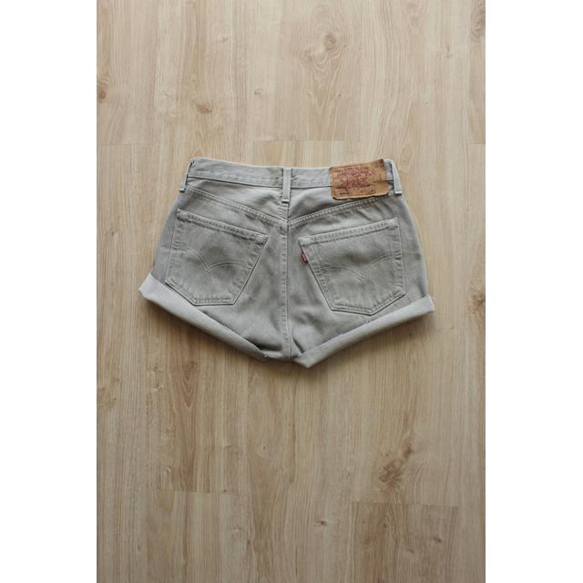Light Grey Levis 501 Shorts Eu 38 from ARIZONA VINTAGE on 21 Buttons