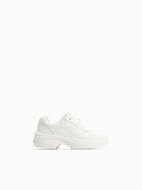 Weisser Sneaker