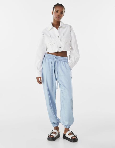 Pantalón Jogger Satinado Fluido de Bershka en 21 Buttons