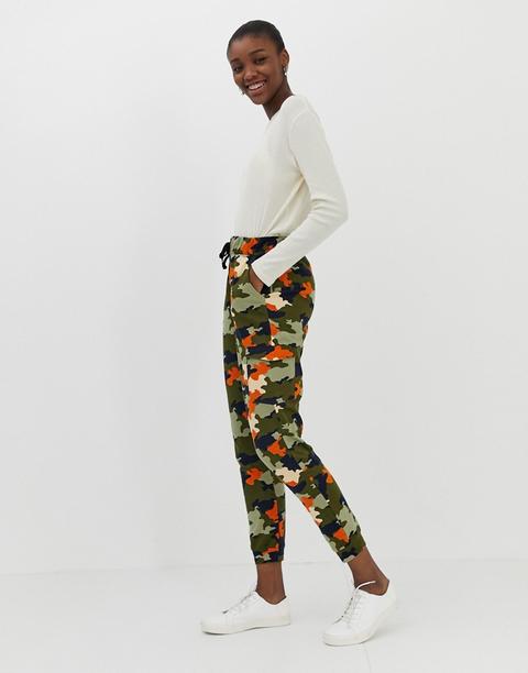 Asos Design - Jogginghose Mit Military-muster Und Orangefarbenen Druckknöpfen - Mehrfarbig