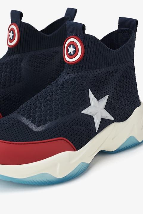 Botín Deportivo Capitán América © Marvel de Zara en 21 Buttons