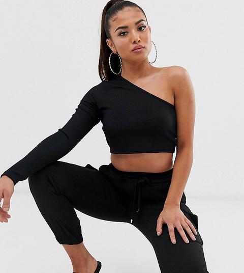 Top Corto Negro Básico Con Escote Asimétrico Exclusivo De Boohoo Petite