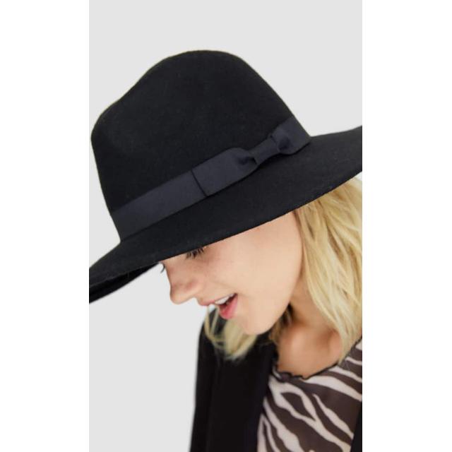 Stradivarius Cappello Fedora In Lana Femminile Nero 103 from Stradivarius  on 21 Buttons