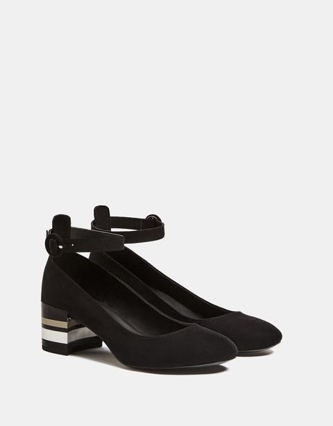 Zapato Tacón Medio Brillo Con Pulsera
