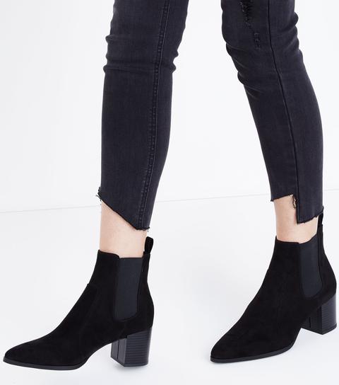 pointed heeled chelsea boots