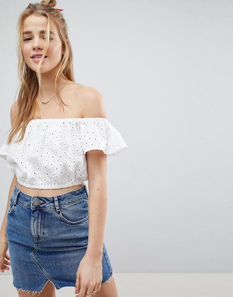 Asos Design - Top Corto In Pizzo Sangallo Con Spalle Scoperte - Bianco