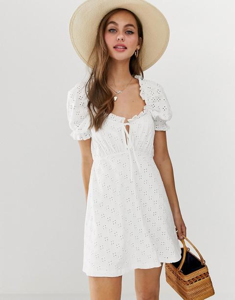 Vestido De Tarde Con Bordado Inglés Y Manga Abullonada De Asos Design-blanco