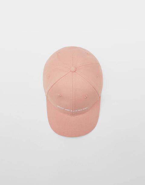Gorra Con Texto Bordado