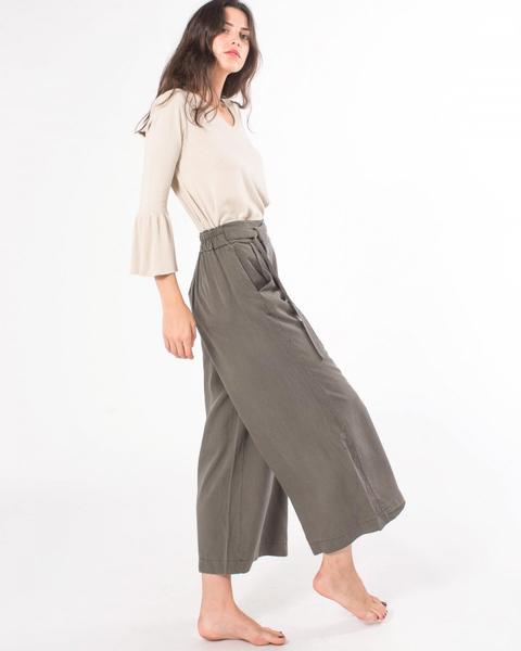 Pantalón Midi Ancho Con Lazo Verde Militar from Renatta \u0026 Go on 21 Buttons