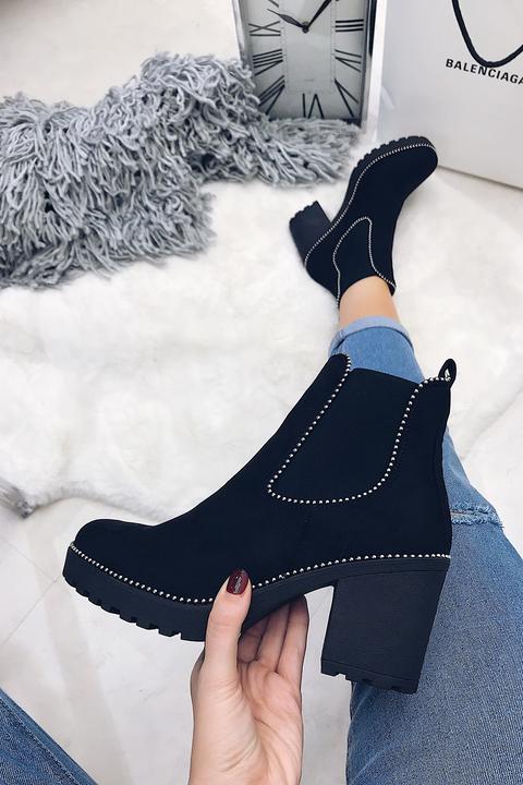 stud detail chelsea boots