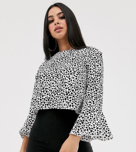 Prettylittlething Petite Cropped Blouse With Flare Sleeve In Mono Spot Print