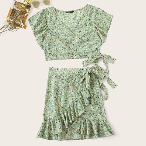 Conjunto Top Cruzado Floral De Margarita Con Falda Con Cordón Lateral