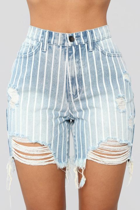 Hamptons Weekend Bermuda Shorts - Light Blue Wash