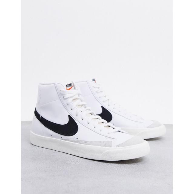 Nike Blazer Mid '77 Trainers In White 