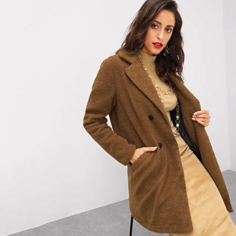 Cappotto Teddy Con Apertura Frontale E Collo Risvolto Dentellato