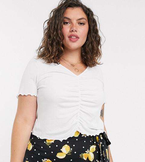 Top Con Detalle Fruncido Y Parte Delantera De Pico Con Detalle De Bordes Ondulados En Blanco De Asos Design Curve