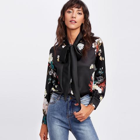 Blusa Floral De Satén Con Nudo Para Atar