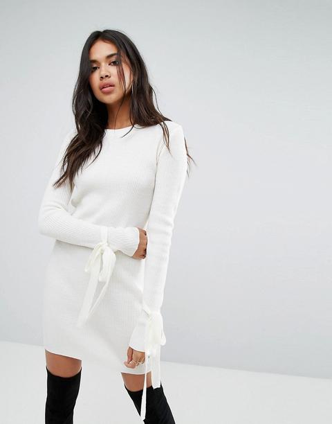 Boohoo - Vestitino Maglia Basic Crema Con Allacciatura Sui Polsini E Scollo Alla Bardot - Crema