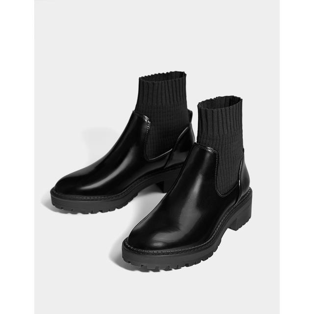 Botines Planos Calcetín de Bershka en 21 Buttons