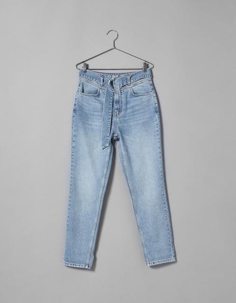 Mom-jeans Mit Hohem Bund Und Gürtel