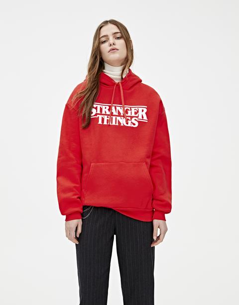 Sudadera Stranger Things 3 Roja from and Bear on 21 Buttons
