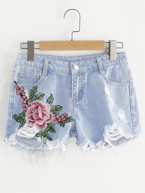 Short Con Aplicación En Denim